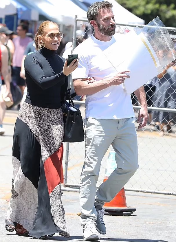 Jennifer Lopez, Ben Affleck in smiles