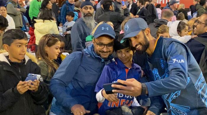 Indian fans line up to take pictures with Shan Masood Indian fans line up to take pictures with Shan Masood