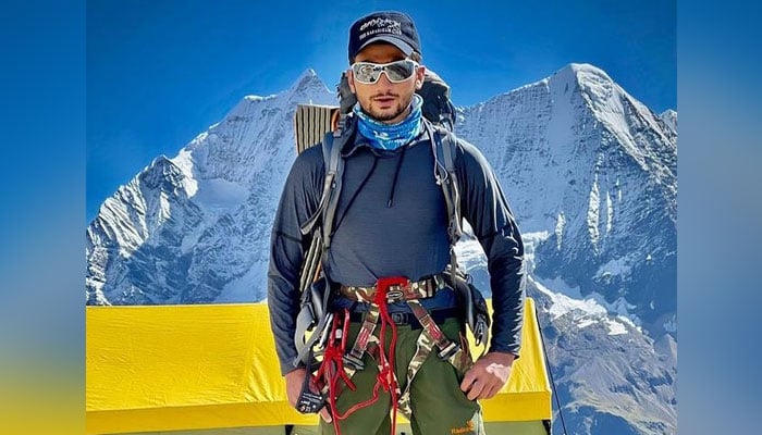 Shehroze Kashif menjadi pendaki gunung termuda yang mencapai puncak Nanga Parbat