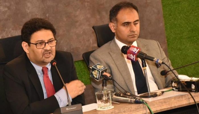 Federal Minister for Finance and Revenue Miftah Ismail addressing a press conference in Islamabad on July 7, 2022. — APP