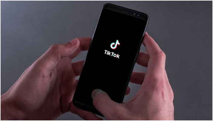 TikTok is restricting users under 18 from viewing live streams - Vimarsana News