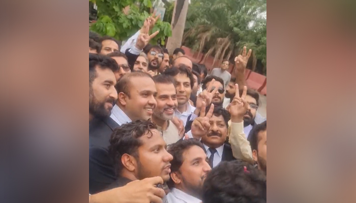 Journalist and anchorperson Imran Riaz Khan poses with lawyers and colleagues from the media after receiving bail in Lahore, on July 9, 2022. — Twitter
