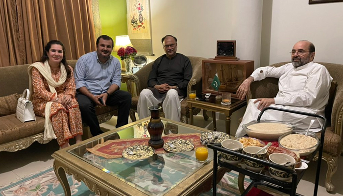 Federal Minister for Planning and Development Ahsan Iqbal pictured with the family who paid him a visit at his Narowal residence. — Photo courtesy @betterpakistan/Twitter