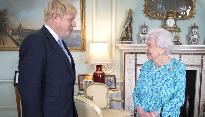 Queen ensures Boris honours list wont put her in difficult spot