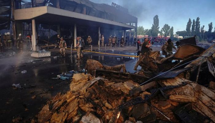 Russian missile hits Ukrainian mall - Reuters