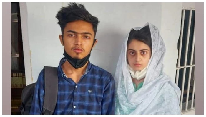 Dua, 15, (R) and 21-year-old Zaheer Ahmed  (L). — Screengrab via Geo News