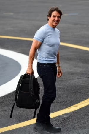 Tom Cruise channels ‘Top Gun’ look while piloting his own helicopter, see pics