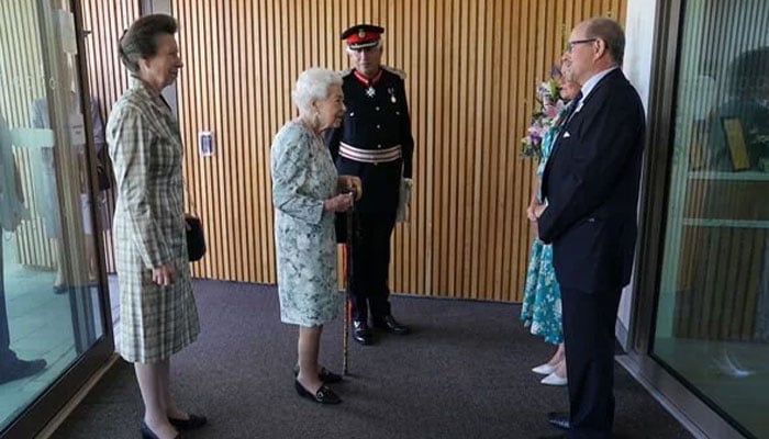 Queen Elizabeth appears in good spirits as she pays surprise visit to hospice