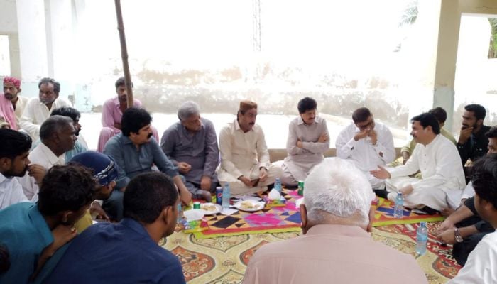 Provincial Minister for Irrigation Sindh @JamKhanShoro offered condolences to the family of Bilal Kaka who was killed in a Conflict on Hyderabad bypass. Twitter/@buriroGM
