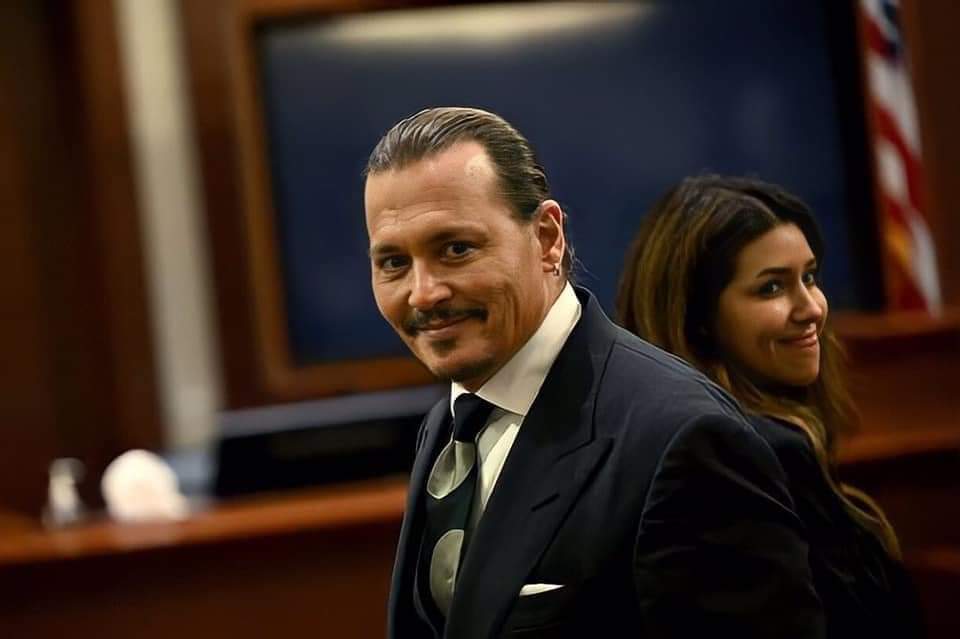 Johnny Deep fans thank Paris Hilton for supporting the actor