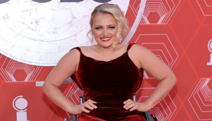 Ali Stroker mengharapkan anak pertama dengan suaminya David Perlow