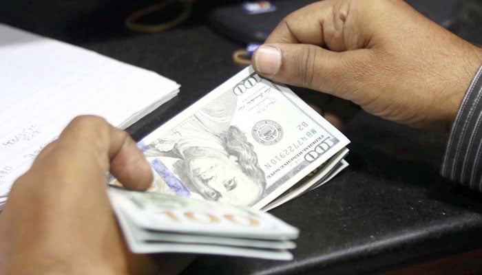 Rupee Pakistan mencapai titik terendah baru terhadap dolar AS di antar bank