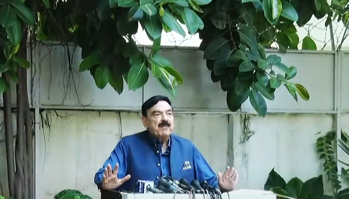 AML chief Sheikh Rasheed addressing a press conference in Rawalpindi, on July 18, 2022. — YouTube/HumNewsLive