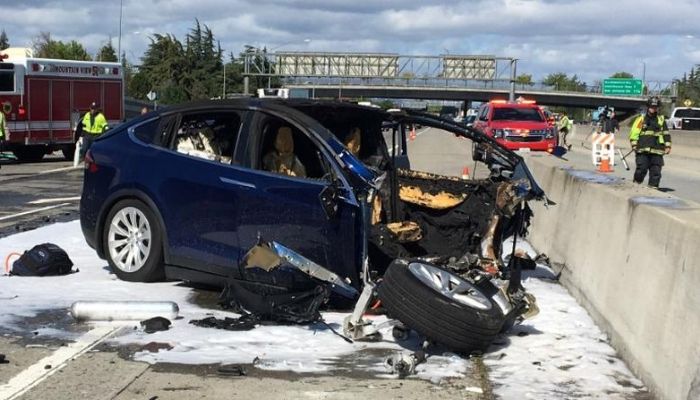 Rescue workers attend the scene where a Tesla electric SUV crashed into a barrier on U.S. Highway 101 in Mountain View, California, March 25, 2018.— Reuters