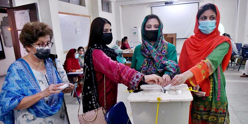 Female voters casting their votes during Punjab by-election on July 17, 2022. — APP