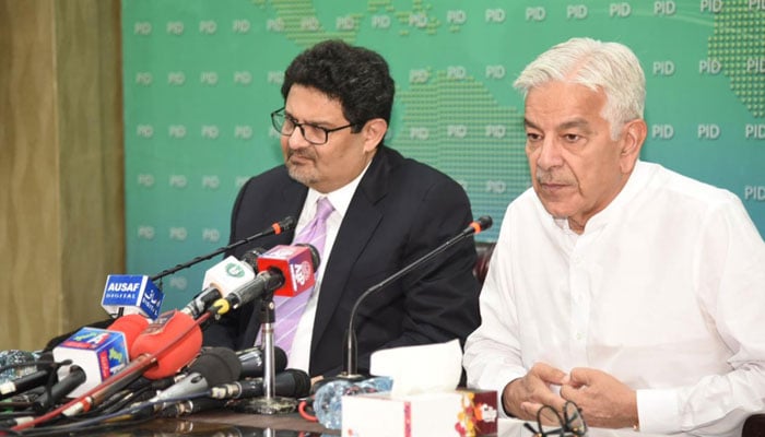 Finance Minister Miftah Ismail and Defence Minister Khawaja Asif addressing a press conference at the Press Information Department. — PID