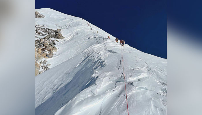Extreme weather at K2 halts progress of mountaineers - Vimarsana News