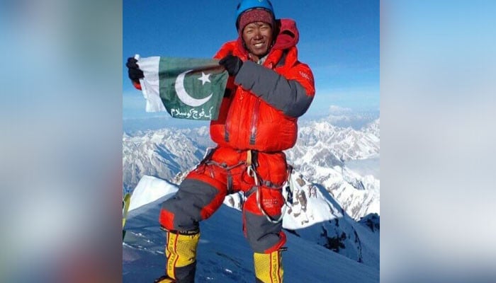 Five-member team of Nepali Sherpas summit K2 - Vimarsana News