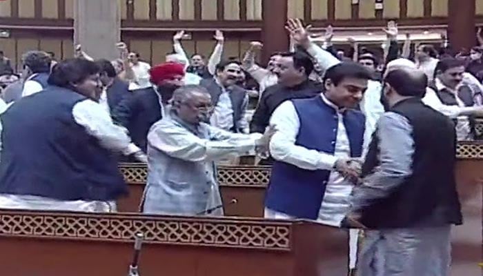 Parliamentarians congratulate Hamza Shahbaz after he retains his chief minister Punjab position. — Geo News Screengrab