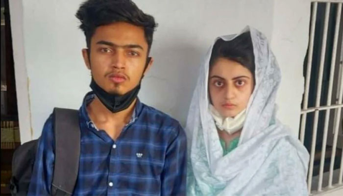 Dua Zehra (R) and 21-year-old Zaheer Ahmed (L). — Screengrab/Geo News