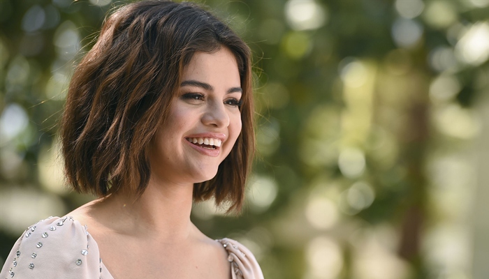 Selena Gomez gives THIS hilarious response when nana asks about ‘that guy’