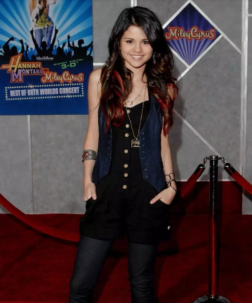 When she rocked red highlights to the Hannah Montana movie