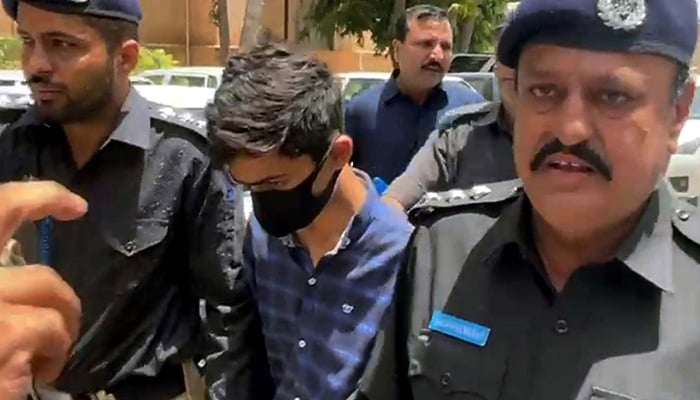 Police staff escorts Zaheer Ahmed arriving for a hearing at Sindh High Court premises in Karachi on Monday, June 06, 2022. — PPI