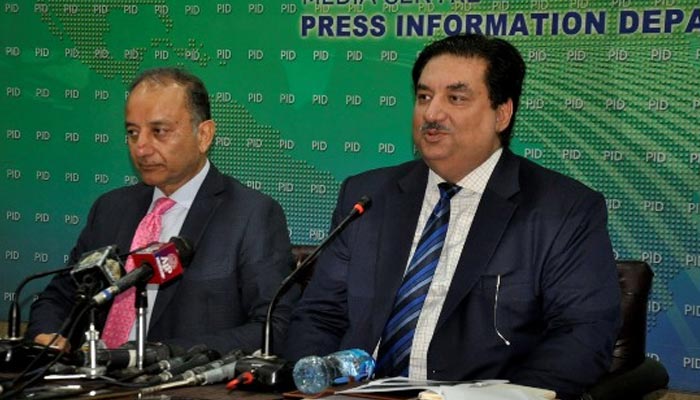 Federal Minister for Power Khurram Dastgir (R) and Minister of State for Petroleum Musadiq Malik addressing a press conference in Islamabad on July 26. 2022. — APP