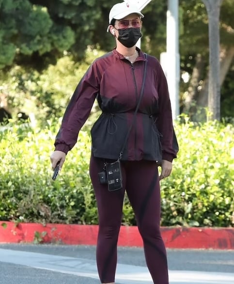 Katy Perry stuns in casual outfit as she visits park in Beverly Hills with daughter Daisy