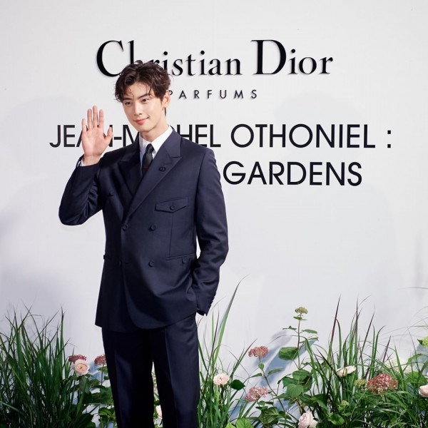 ASTROs Cha Eun Woo daze fans at Dior event: Otherworldly physicals!