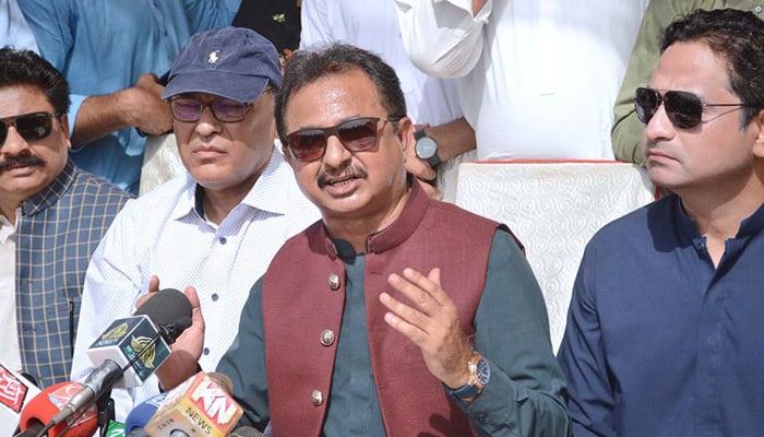 Opposition Leader in Sindh Assembly Haleem Adil Sheikh addresses a press conference in Karachi, on March 25, 2022. — APP
