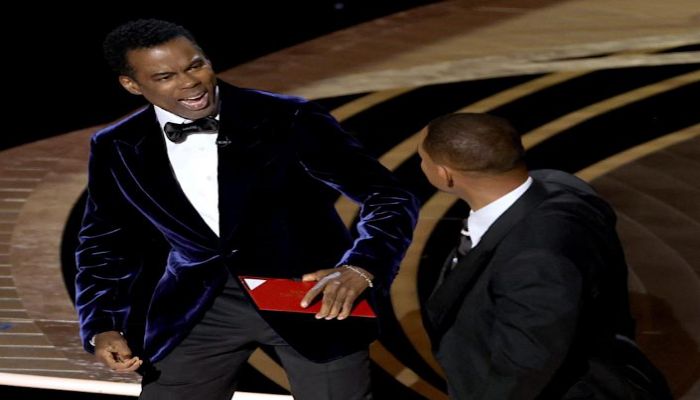 Chris Rock jokes about Will Smiths slap in latest performance with Kevin Hart
