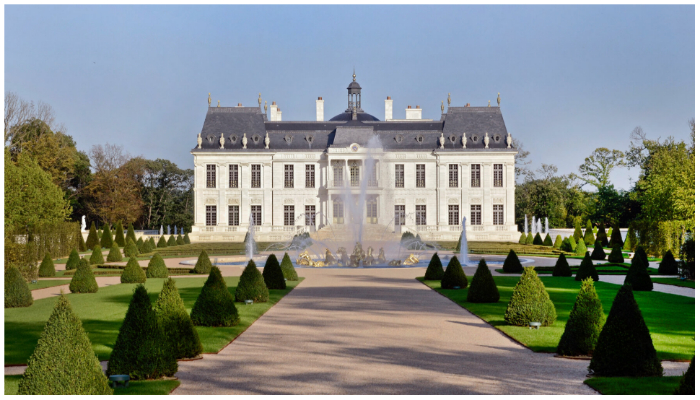 Collage showing the exterior of the Chateau Louis XIV in Louveciennes — Cogemad Website