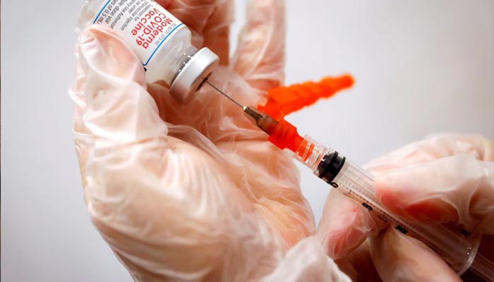 A healthcare worker prepares a syringe with the Moderna COVID-19 vaccine at a pop-up vaccination site operated by SOMOS Community Care during the COVID-19 pandemic in Manhattan in New York City, New York, US, January 29, 2021. — Reuters/File