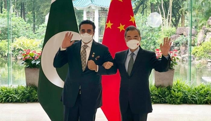 Foreign Minister Bilawal Bhutto-Zardari and his Chinese counterpart Wang Yi. — Twitter/@BBhuttoZardari