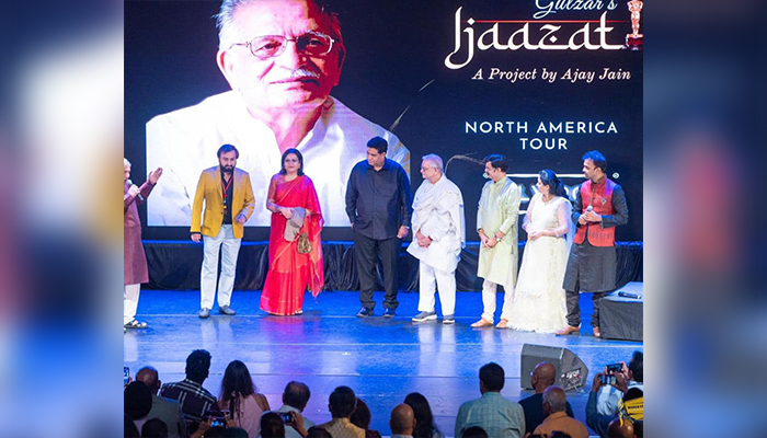 Curtain call for Ijaazat. — Photo by author