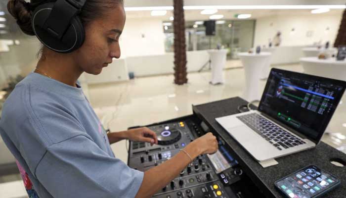 DJ wanita Saudi beralih dari penggemar menjadi headliner