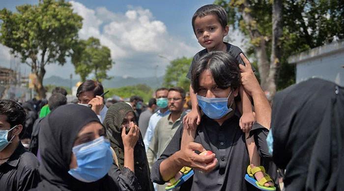 Pakistanis advised to mask up at Muharram gatherings amid COVID-19 outbreak