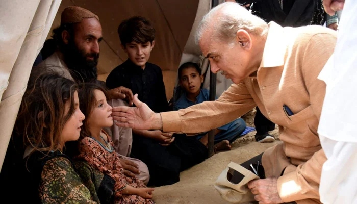Prime Minister Shahbaz Sharif visits a relief camp near Quetta during the Balochistan visit to oversee rescue efforts. — PM Office