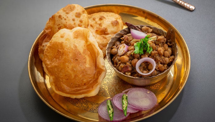 A traditional plate of chhole bhature. —insydfeed.com