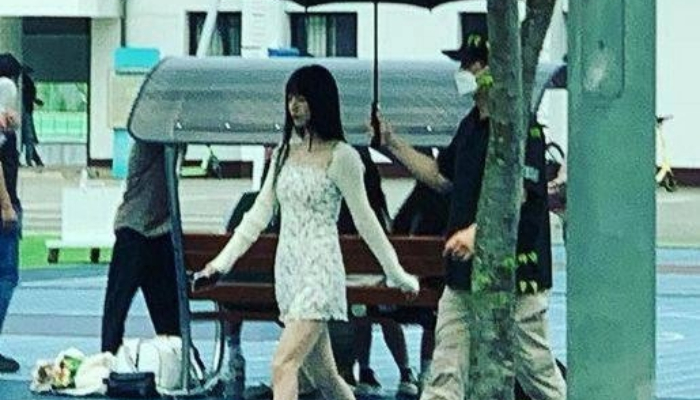 Suzy & Yang Se Jong spotted filming for ‘The Girl Downstairs’