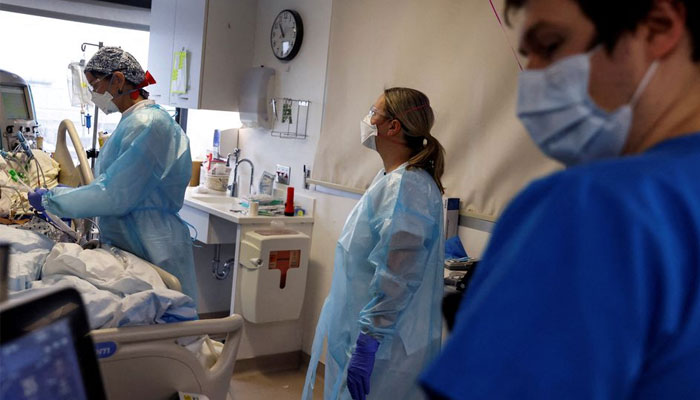 Medical staff treat a coronavirus disease (COVID-19) patient on the Intensive Care Unit (ICU) at the Cleveland Clinic in Cleveland, Ohio, U.S., January 7, 2022.—Reuters