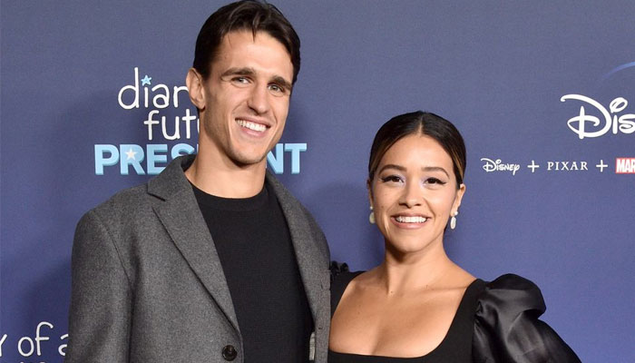 Jane the Virgins Gina Rodriguez announces pregnancy with first child