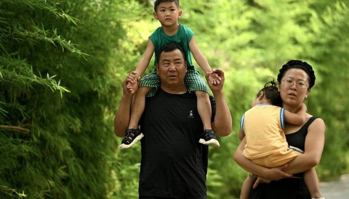 Populasi China akan mulai menyusut pada tahun 2025: pejabat