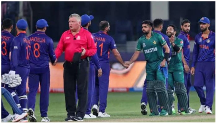 Image showing Pakistani and Indian players mingling up after a match. — ICC