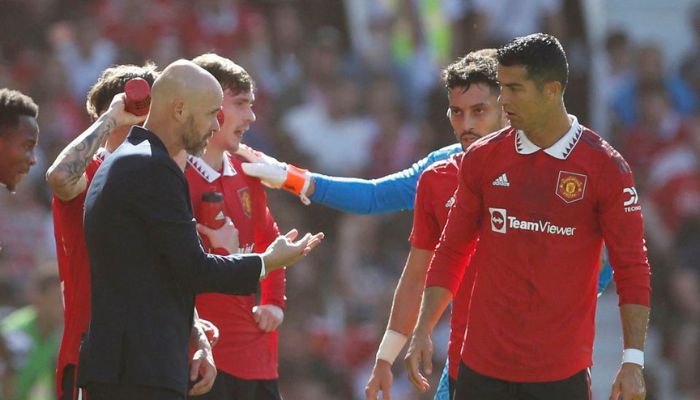 Soccer Football - Pre Season Friendly - Manchester United v Rayo Vallecano - Old Trafford, Manchester, Britain - July 31, 2022 Manchester United manager Erik ten Hag speaks with Manchester Uniteds Cristiano Ronaldo during a drinks break Action I- Reuters