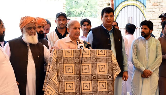 Prime Minister Shehbaz Sharif (centre) addresses a press conference alongsidePakistan Democratic Movement chief Maulana Fazlur Rehman (left) and other coalition partners in a district ofKhyber Pakhtunkhwa, on August 4, 2022. — RadioPakistan