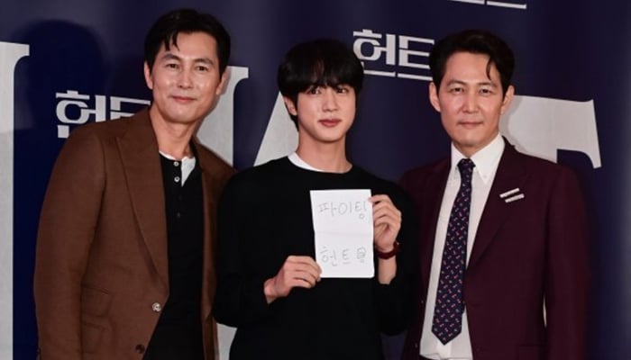 BTS’s Jin took pictures with actors Lee Jung Jae and Jung Woo Sung at the premiere of ‘Hunt’