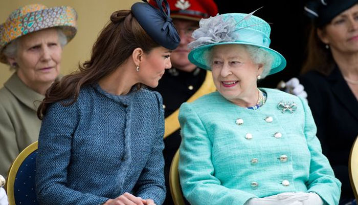 Queen wins hearts with iconic response to Kate, Williams new kitchen
