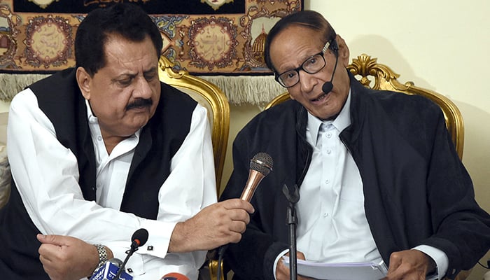 Former prime minister and President PML-Q Chaudhry Shujaat Hussain addressing a press conference at his residence in Islamabad on August 01, 2022. — Online